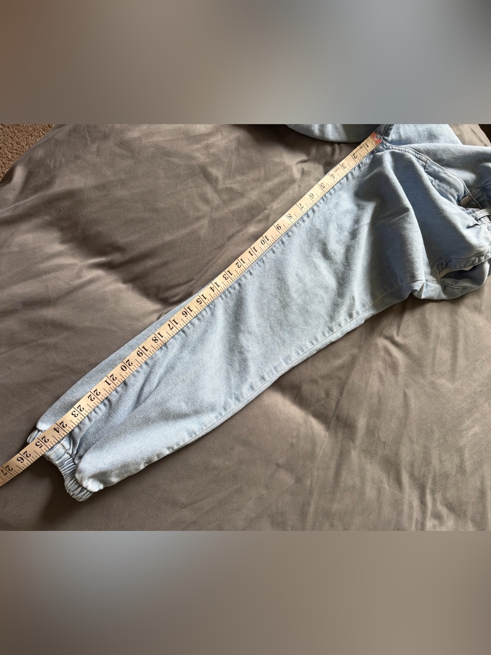 PAIGE Lightwash Pleated Mayslie Double Button Denim Jogger size 24 EUC - Picture 9 of 9